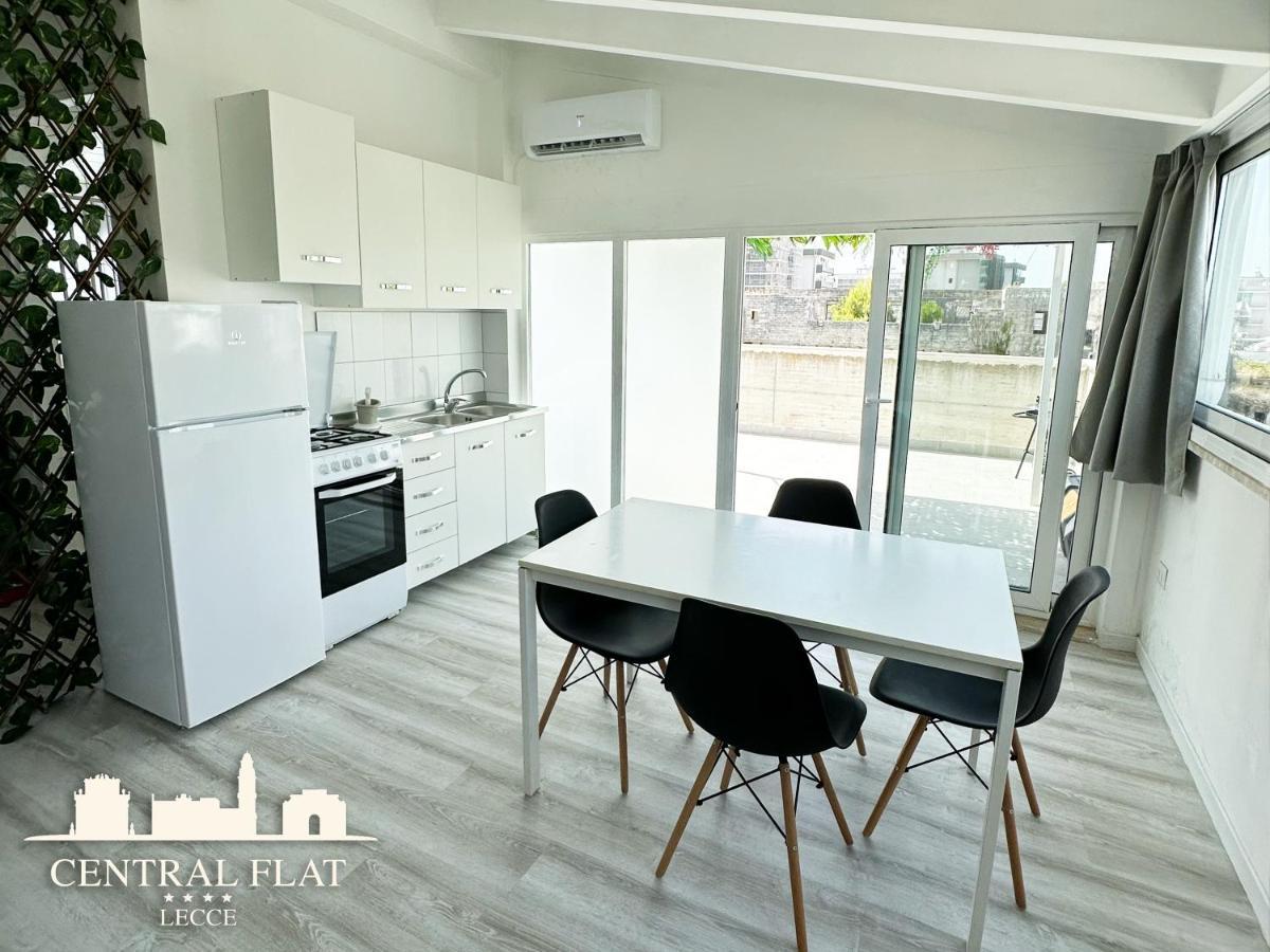Lecce Central Flat - Attico Con Patio E Parcheggio Privato Apartment Exterior photo