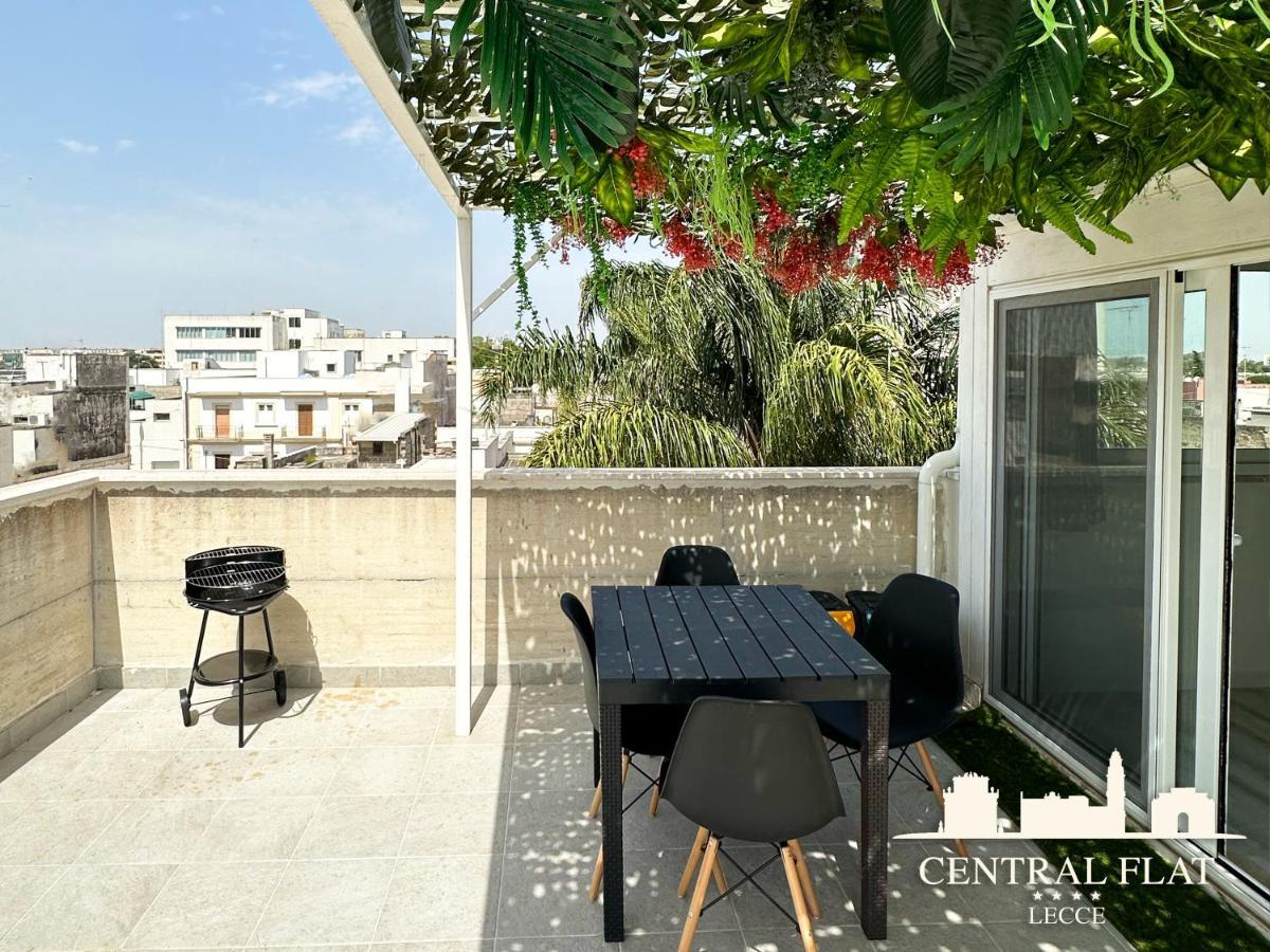 Lecce Central Flat - Attico Con Patio E Parcheggio Privato Apartment Exterior photo