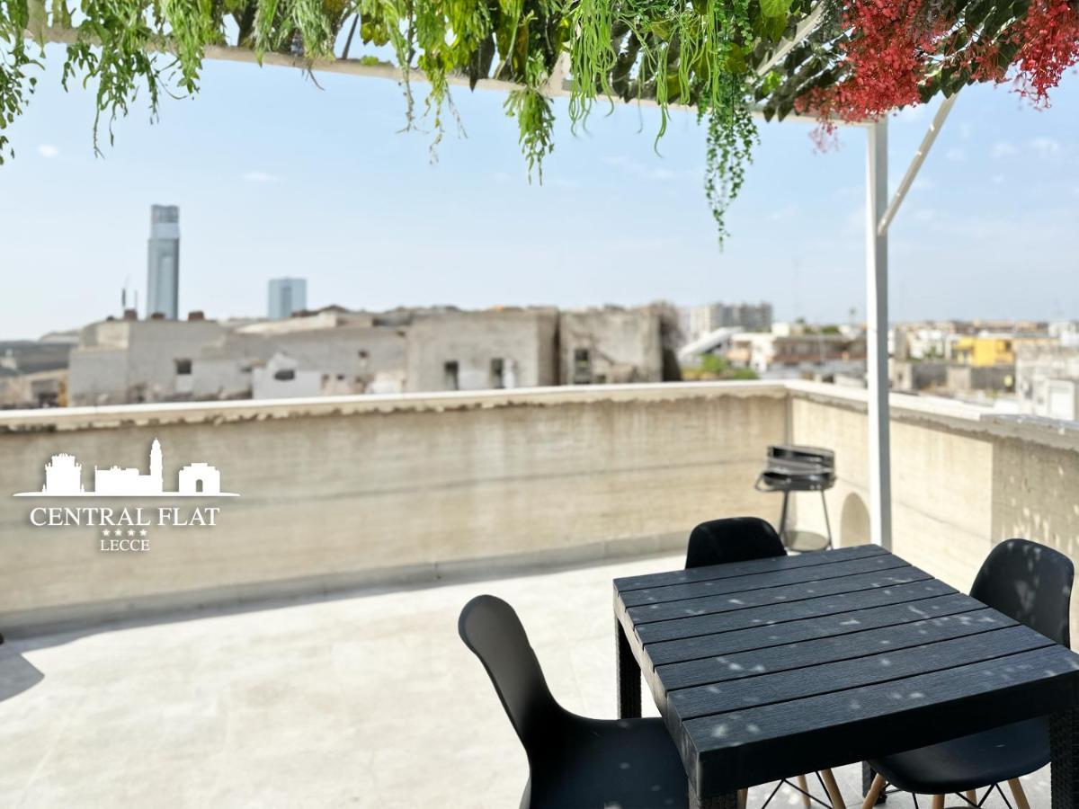 Lecce Central Flat - Attico Con Patio E Parcheggio Privato Apartment Exterior photo